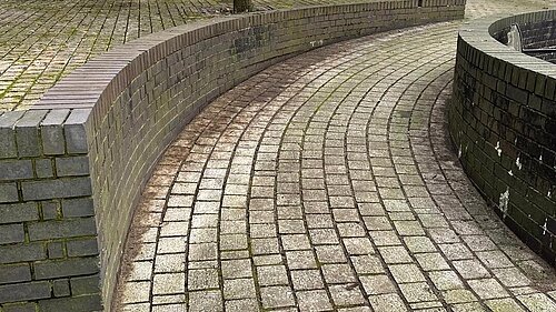 Clean footpath